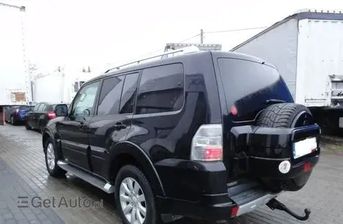 MITSUBISHI Pajero 