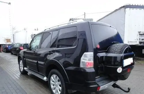MITSUBISHI Pajero 