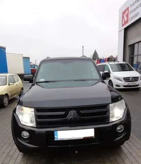 MITSUBISHI Pajero 