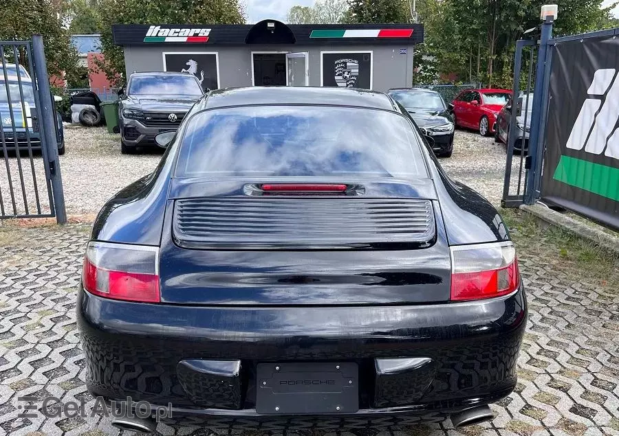 PORSCHE 911 Carrera