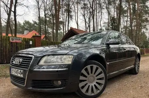 AUDI A8 