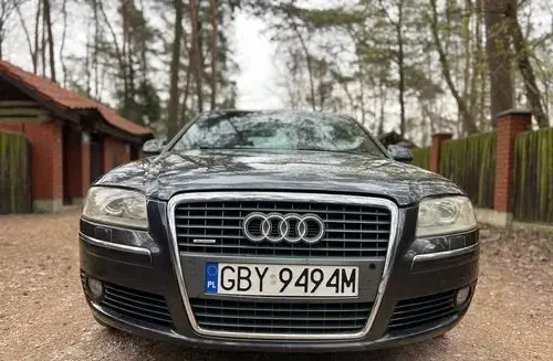 AUDI A8 