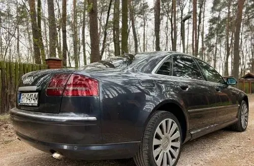 AUDI A8 
