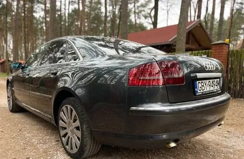 AUDI A8 