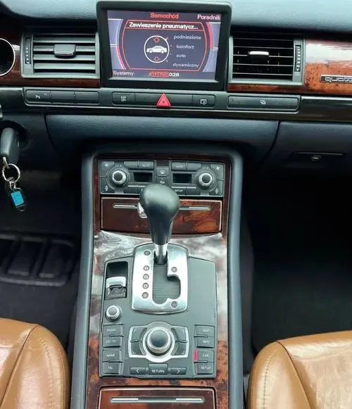 AUDI A8 
