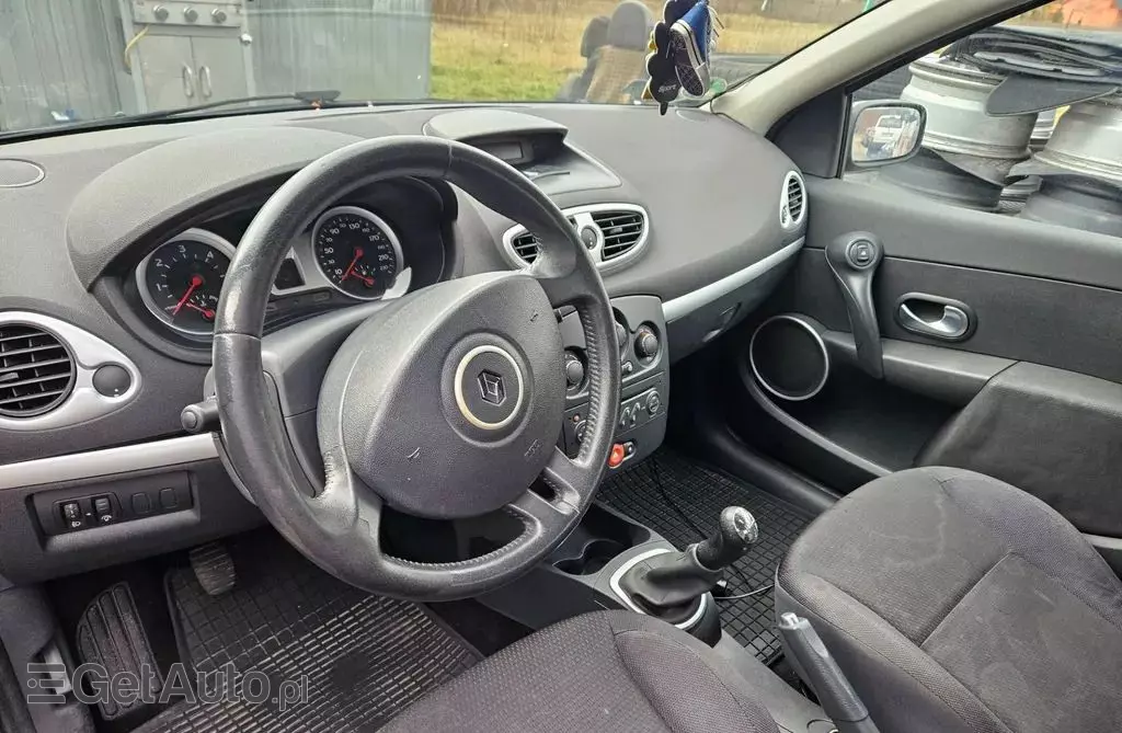 RENAULT Clio 