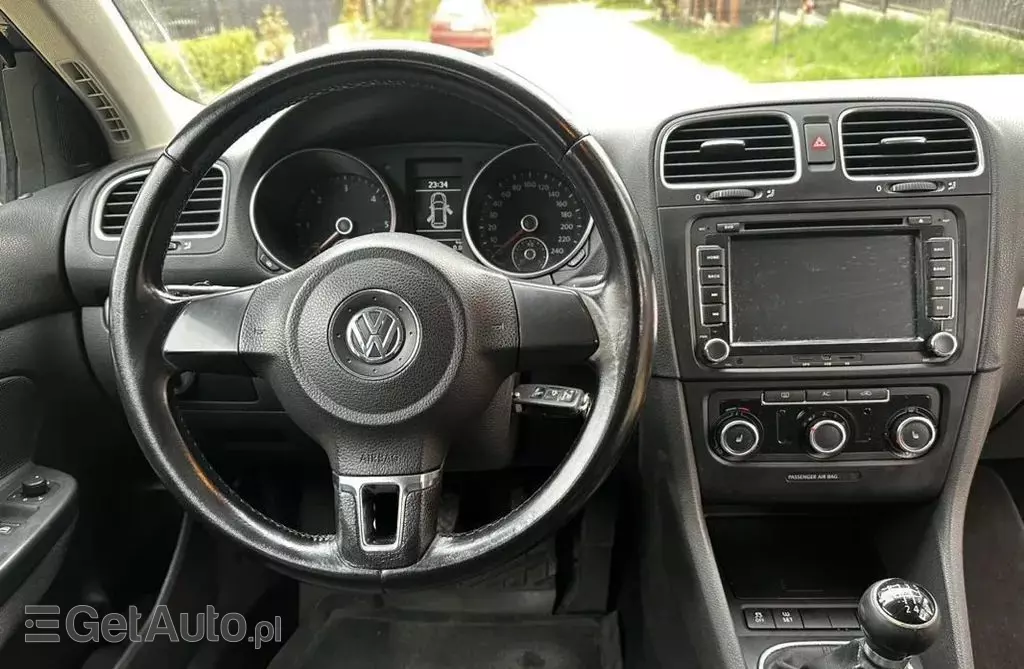 VOLKSWAGEN Golf 