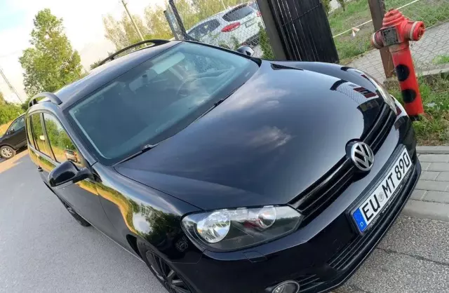 VOLKSWAGEN Golf 