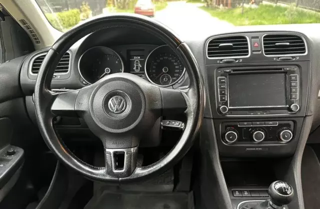 VOLKSWAGEN Golf 
