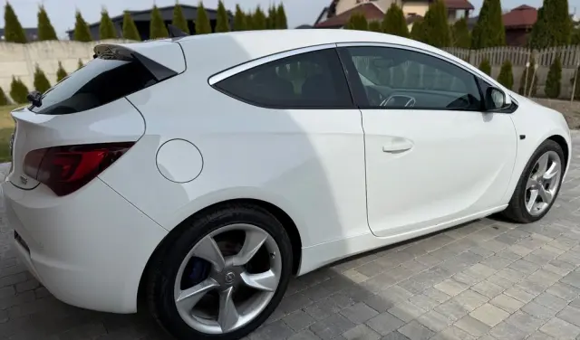 OPEL Astra 1.6 T Sport