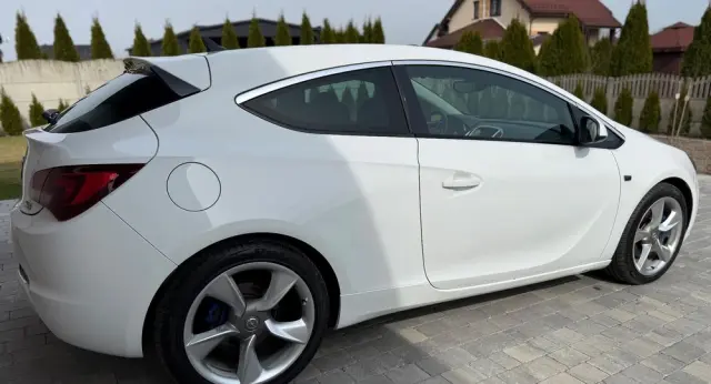 OPEL Astra 1.6 T Sport