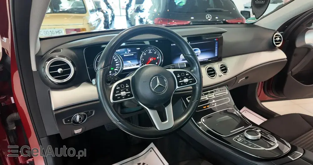 MERCEDES-BENZ Klasa E 220 d 9G-TRONIC