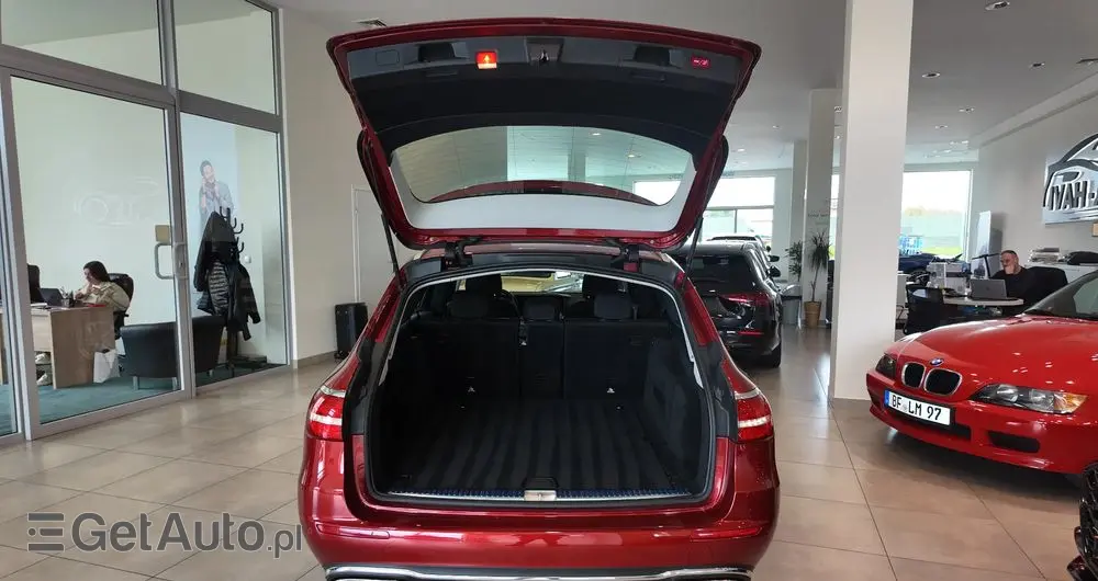 MERCEDES-BENZ Klasa E 220 d 9G-TRONIC