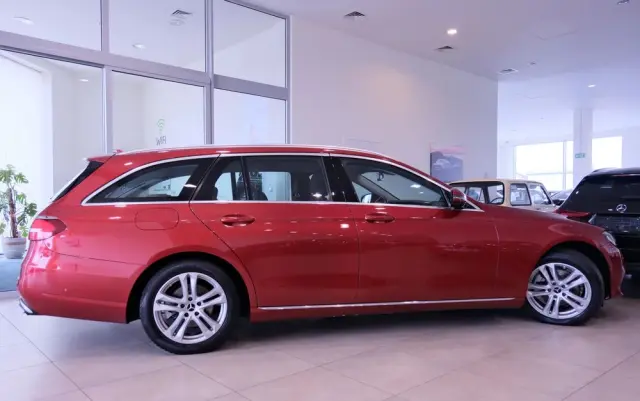 MERCEDES-BENZ Klasa E 220 d 9G-TRONIC