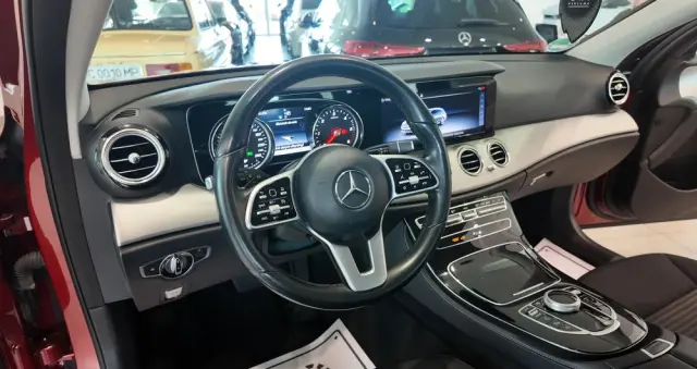 MERCEDES-BENZ Klasa E 220 d 9G-TRONIC