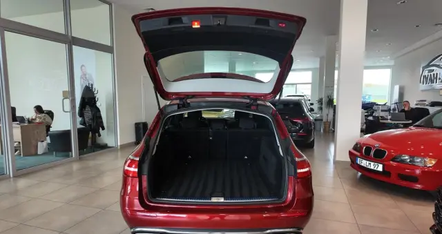 MERCEDES-BENZ Klasa E 220 d 9G-TRONIC