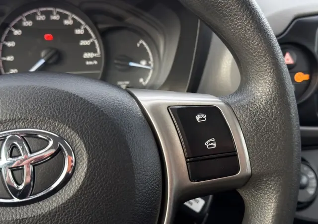 TOYOTA Yaris 1.0 Life