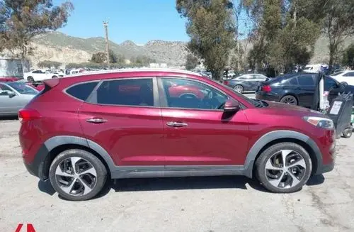 HYUNDAI Tucson 