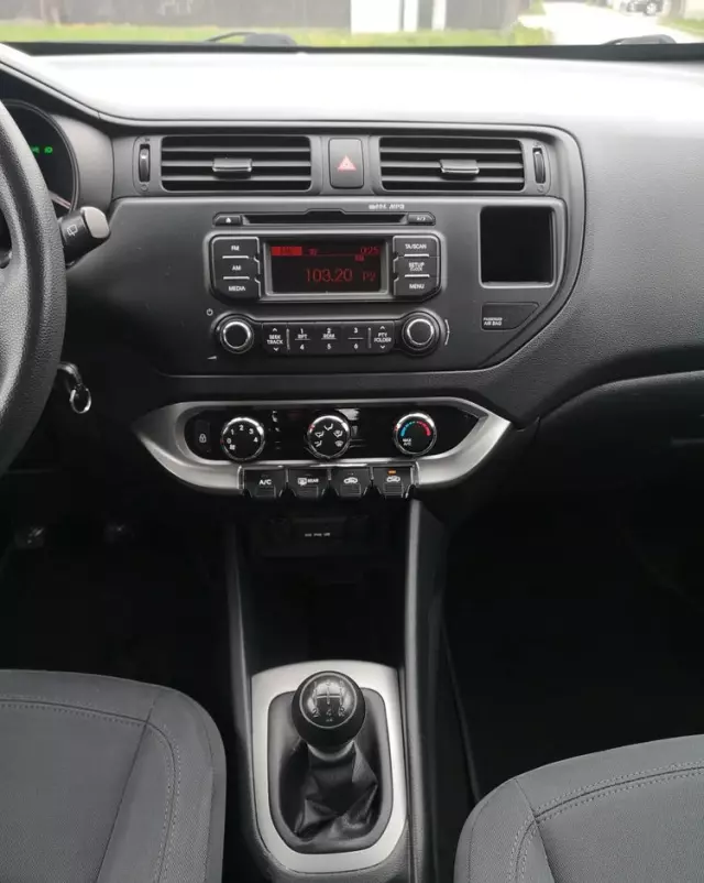 KIA Rio 1.2 Dream Team Edition