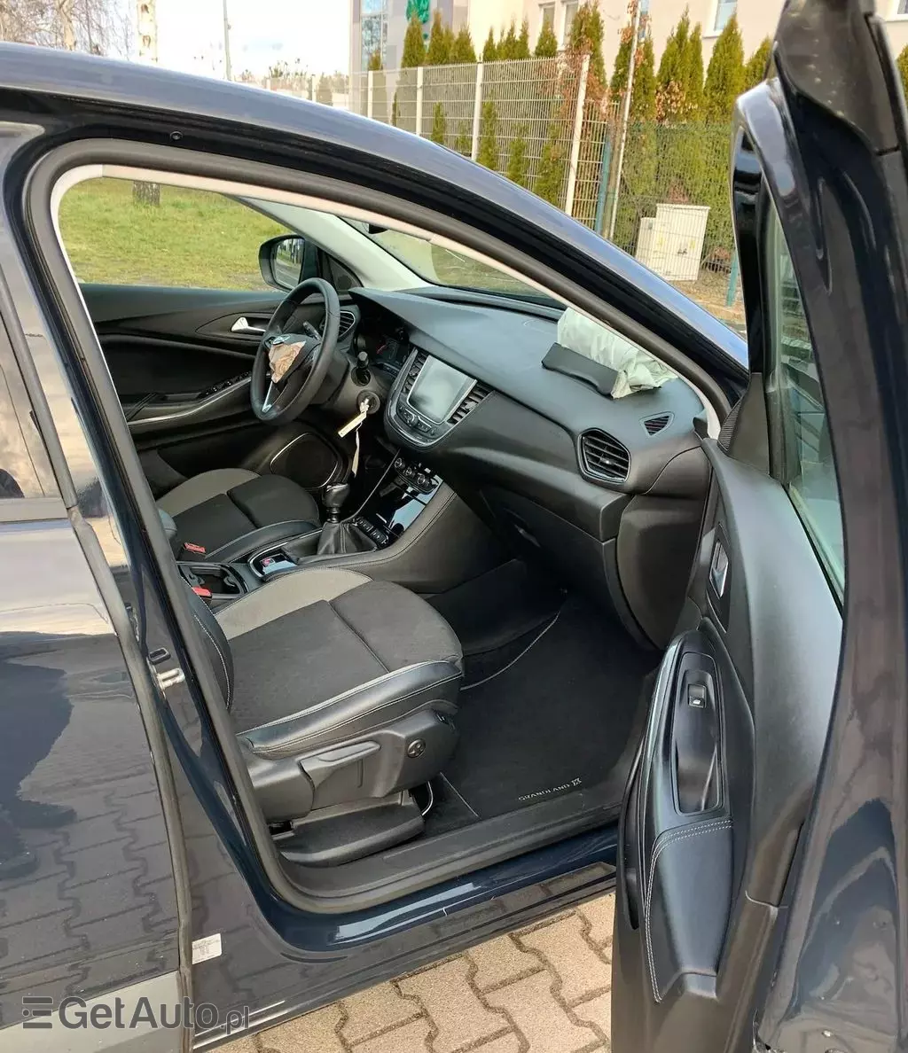 OPEL Grandland 