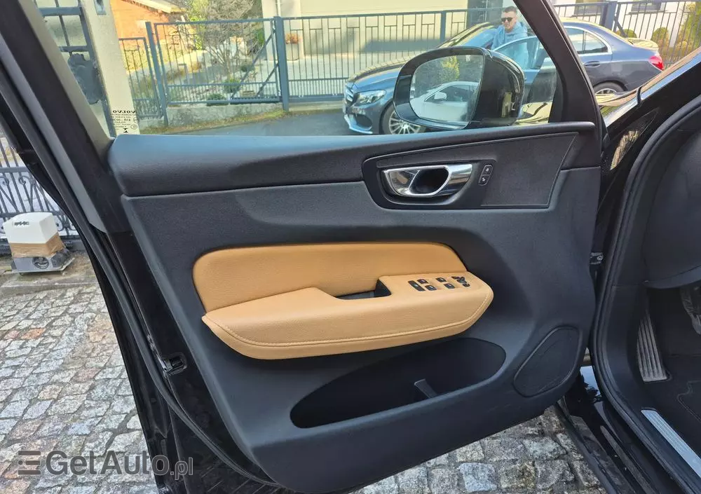 VOLVO XC 60 D4 Drive-E Momentum