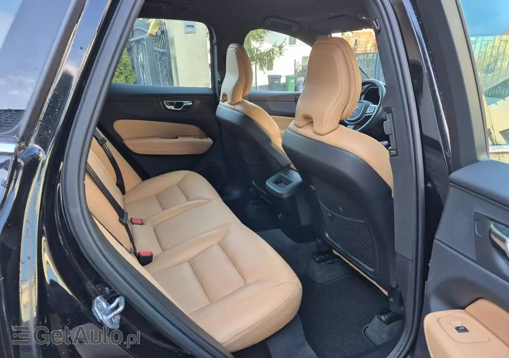 VOLVO XC 60 D4 Drive-E Momentum