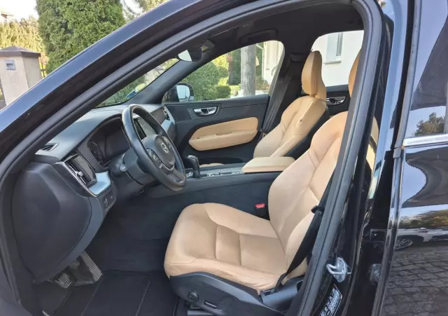 VOLVO XC 60 D4 Drive-E Momentum