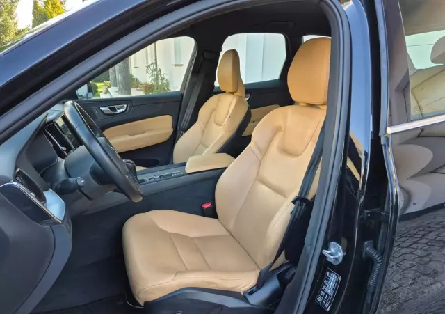 VOLVO XC 60 D4 Drive-E Momentum