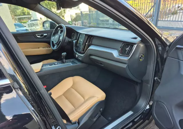 VOLVO XC 60 D4 Drive-E Momentum