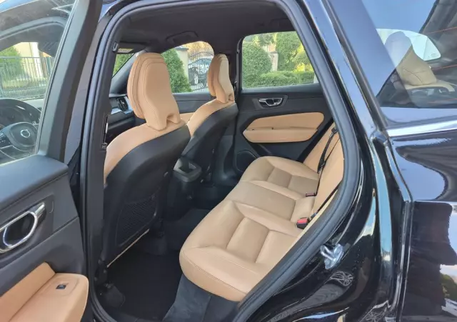 VOLVO XC 60 D4 Drive-E Momentum