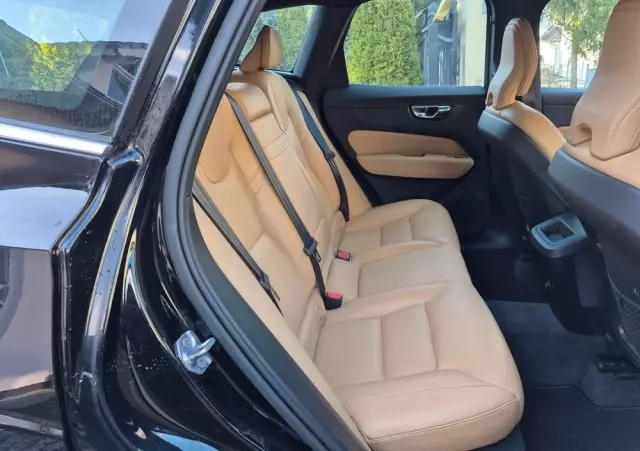 VOLVO XC 60 D4 Drive-E Momentum