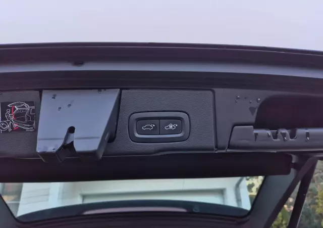 VOLVO XC 60 D4 Drive-E Momentum