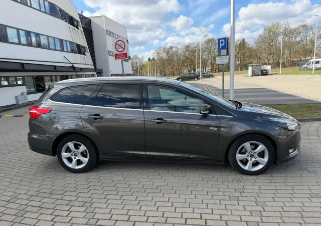 FORD Focus 1.0 EcoBoost Titanium