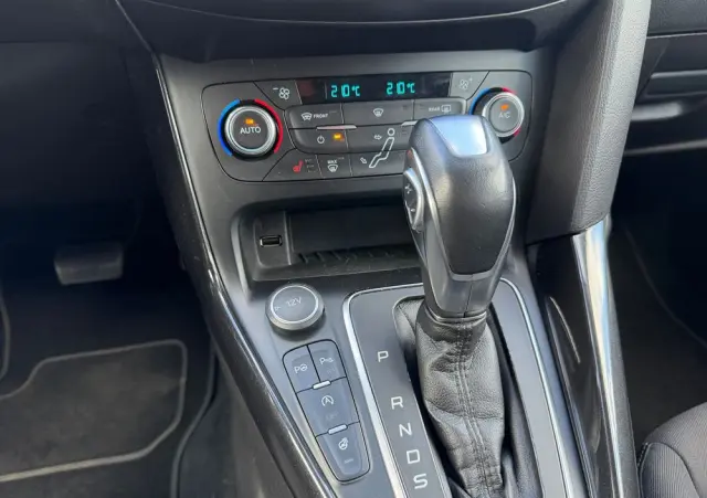 FORD Focus 1.0 EcoBoost Titanium