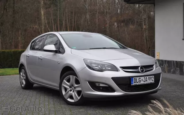 OPEL Astra 1.4 Turbo Cosmo