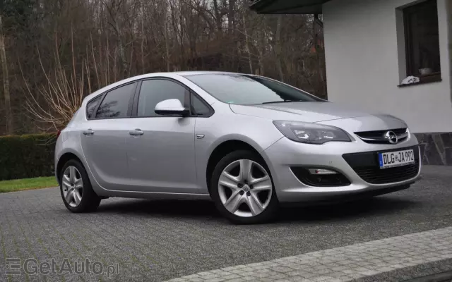 OPEL Astra 1.4 Turbo Cosmo