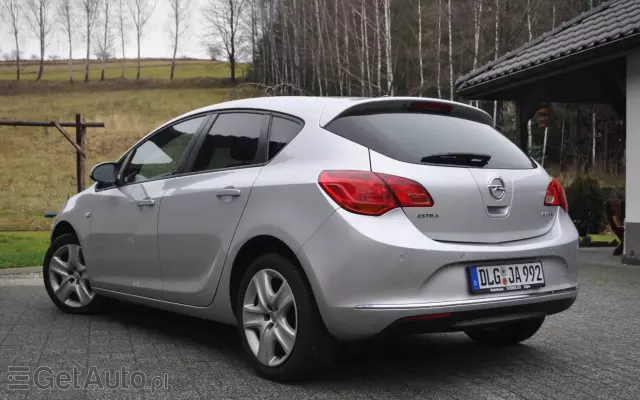 OPEL Astra 1.4 Turbo Cosmo