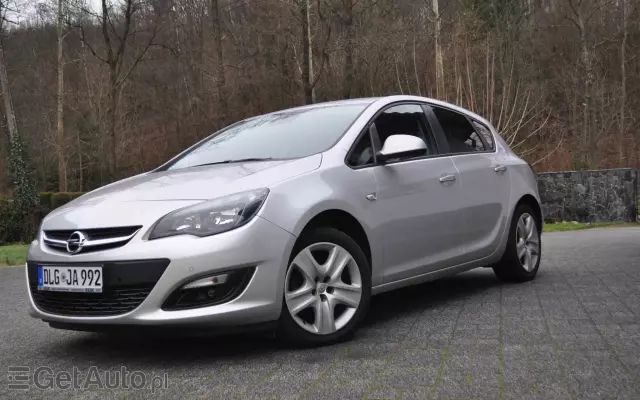 OPEL Astra 1.4 Turbo Cosmo
