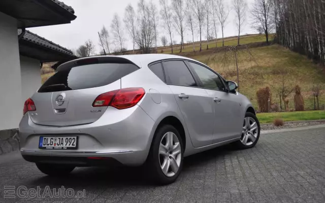 OPEL Astra 1.4 Turbo Cosmo