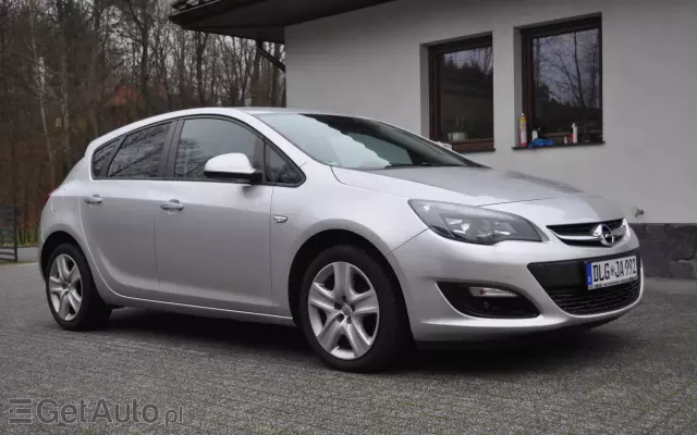 OPEL Astra 1.4 Turbo Cosmo