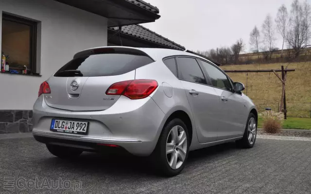 OPEL Astra 1.4 Turbo Cosmo