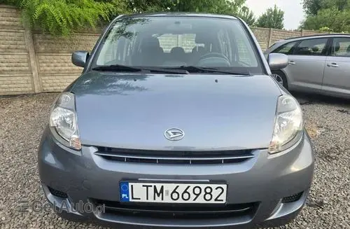 DAIHATSU Sirion 