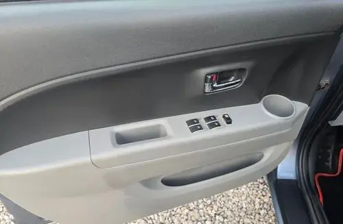 DAIHATSU Sirion 