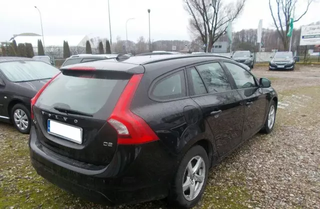 VOLVO V60 