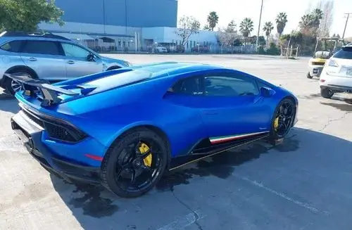 LAMBORGHINI Huracan 