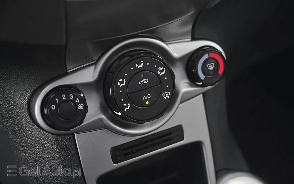 FORD Fiesta 1.25 Champions Edition