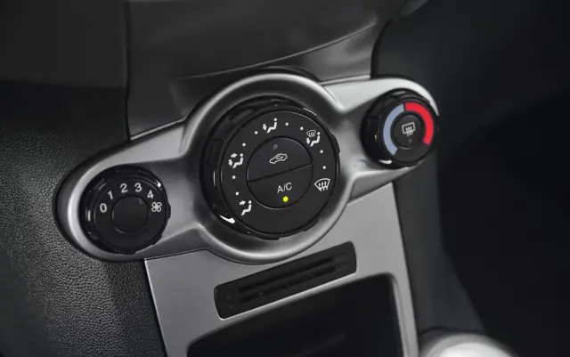 FORD Fiesta 1.25 Champions Edition