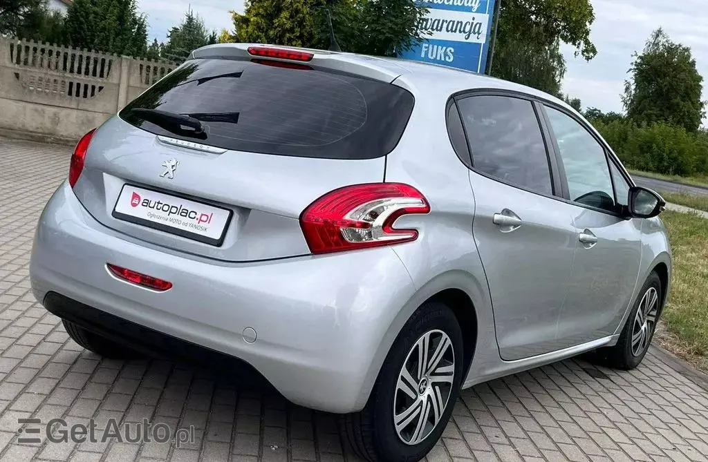 PEUGEOT 208 