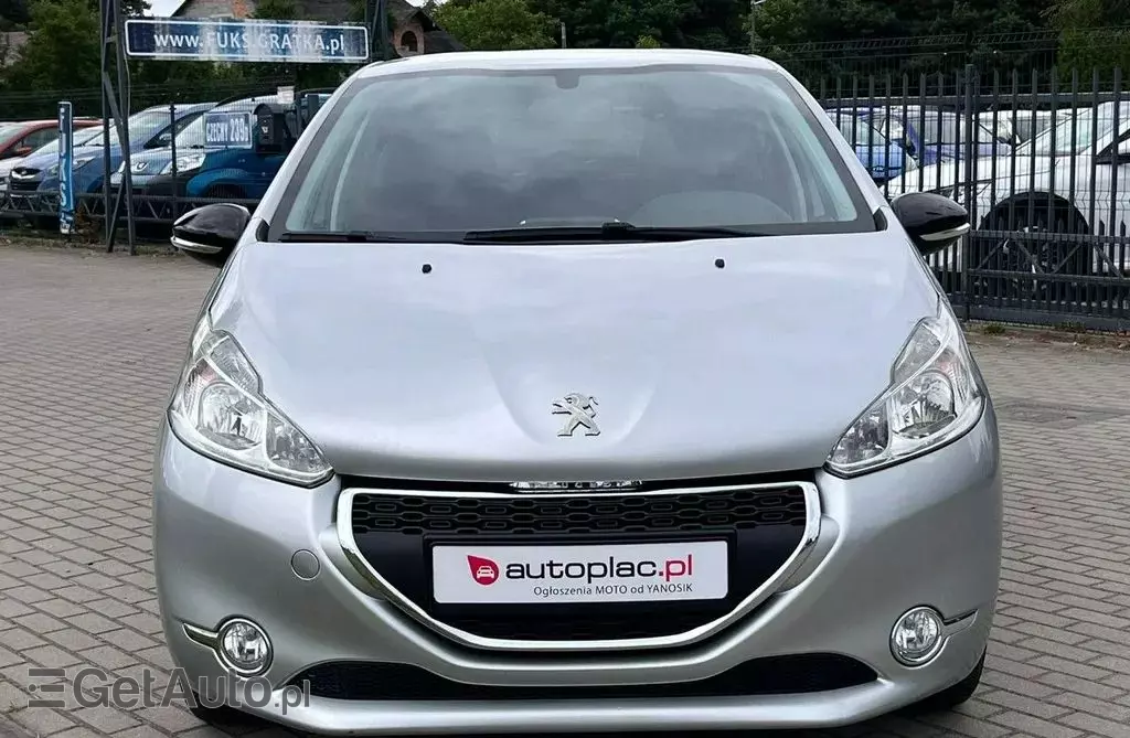PEUGEOT 208 