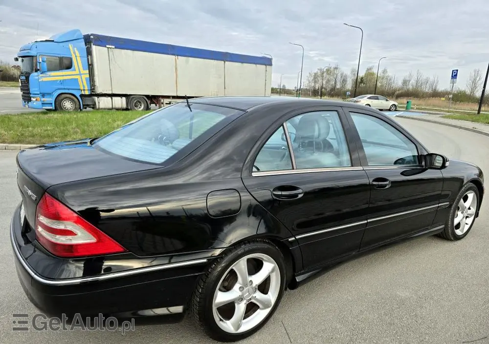 MERCEDES-BENZ Klasa C 230 7G-TRONIC Avantgarde Sport Edition +